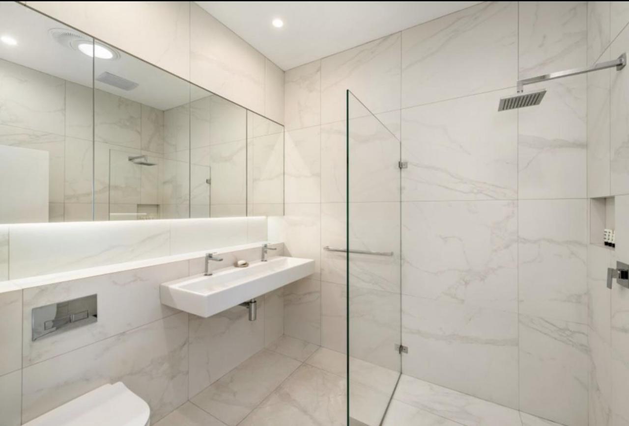 B312s - Luxury Waverton *