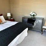 B312S - Luxury Waverton Apartment